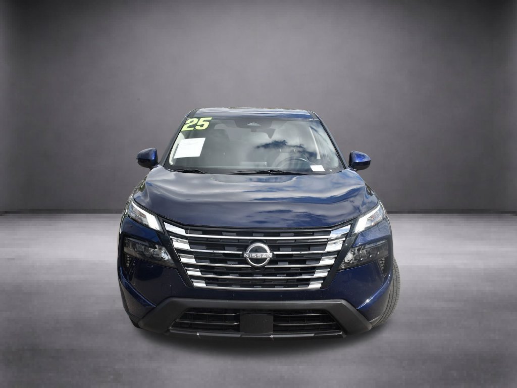Used 2025 Nissan Rogue SV FWD image 3