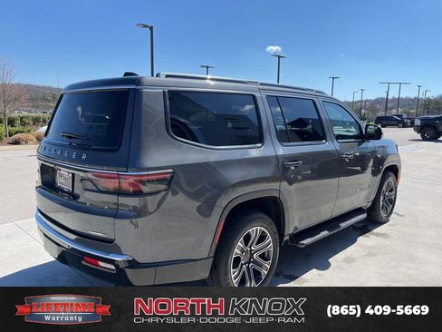 Used 2024 Jeep Wagoneer Series II w/ Flexible Seating Group image 22