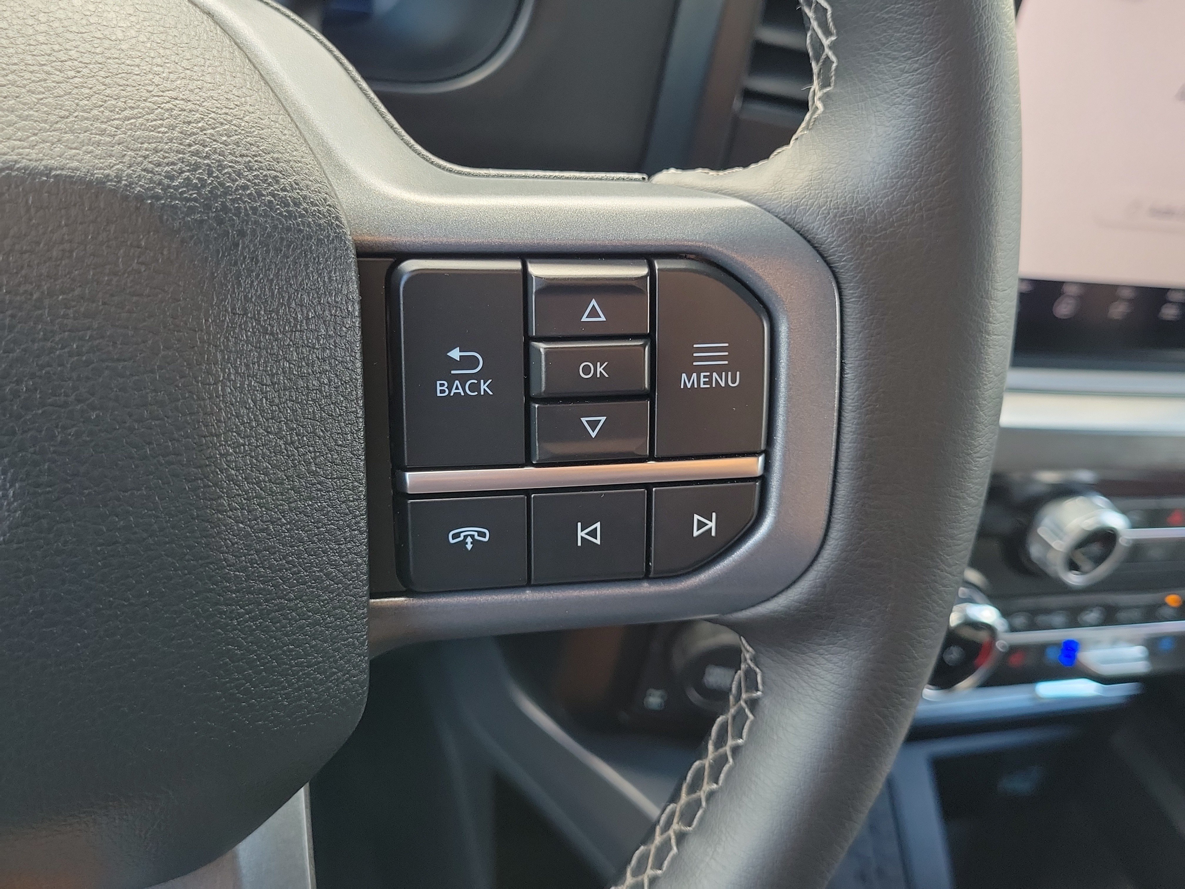 Certified 2025 Ford F250 Lariat w/ Black Appearance Package AWD/4WD image 23