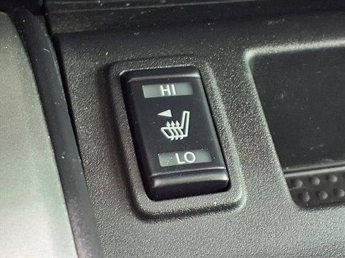 Used 2019 Nissan Titan SV w/ SV Convenience Package image 23