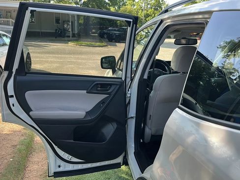 Used 2016 Subaru Forester 2.5i Premium AWD/4WD image 18