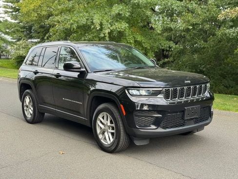 Used 2023 Jeep Grand Cherokee Laredo image 7