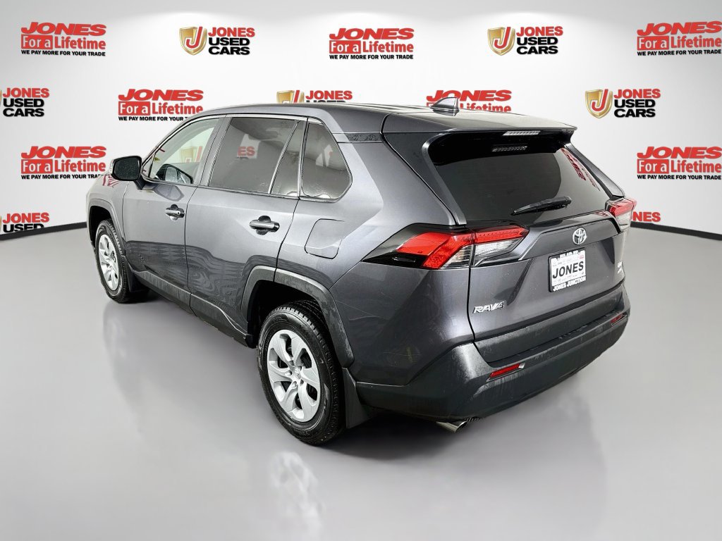 Certified 2022 Toyota RAV4 LE AWD/4WD image 2