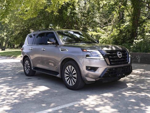 Used 2023 Nissan Armada SL w/ Midnight Edition Package RWD image 2