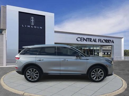 Used 2022 Lincoln Corsair FWD w/ Premium Package image 2