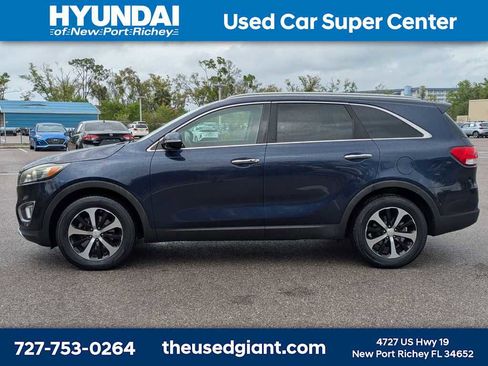 Used 2017 Kia Sorento EX image 2