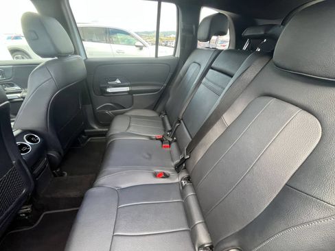 Used 2025 Mercedes-Benz GLB 250 4MATIC image 22