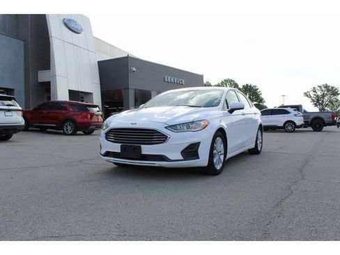 Used 2020 Ford Fusion SE FWD image 1