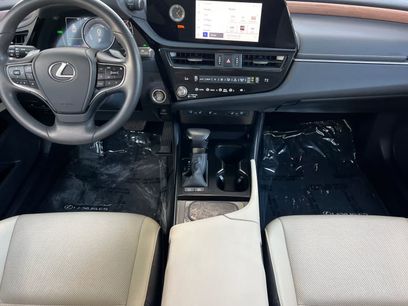 Used 2025 Lexus ES 300h w/ Premium Package