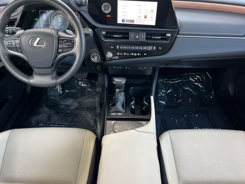 Used 2025 Lexus ES 300h w/ Premium Package FWD image 4
