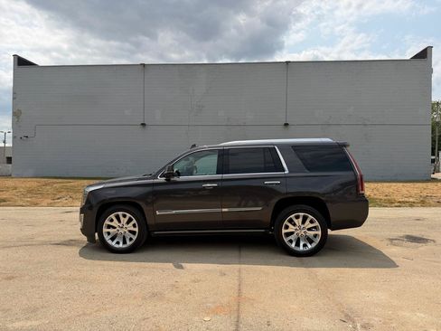 Used 2018 Cadillac Escalade Premium Luxury AWD/4WD image 4