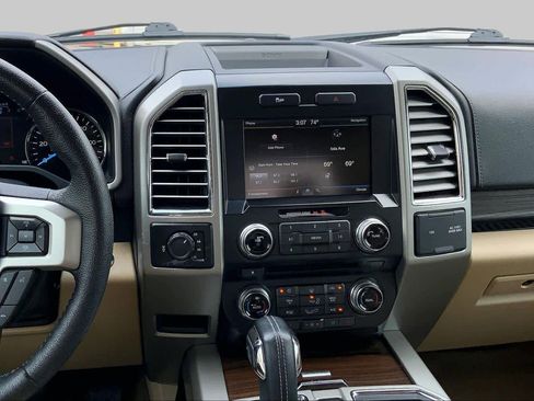 Used 2015 Ford F150 Lariat w/ Equipment Group 502A Luxury AWD/4WD image 7