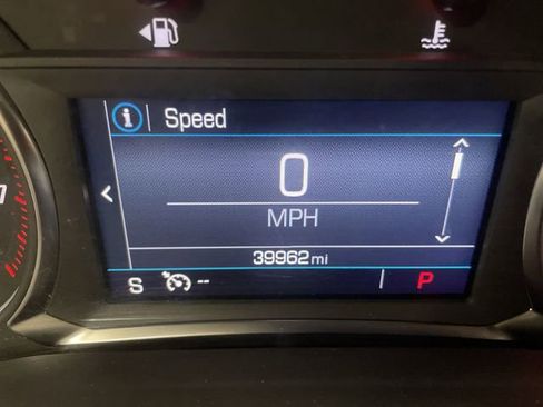 Used 2023 GMC Acadia SLE image 6