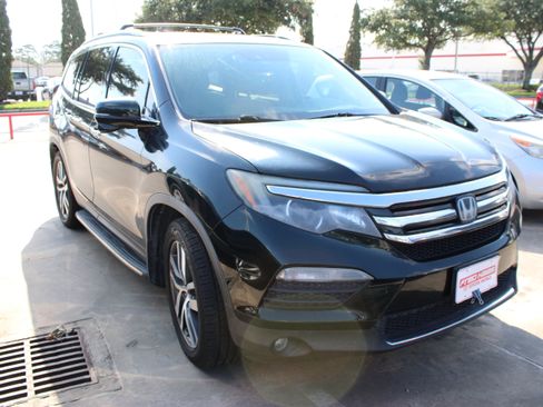 Used 2016 Honda Pilot Touring image 2