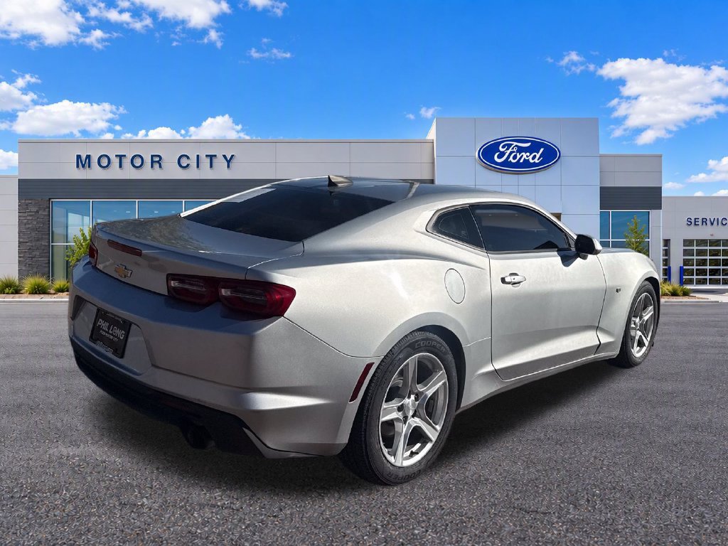 Used 2019 Chevrolet Camaro LT RWD image 8