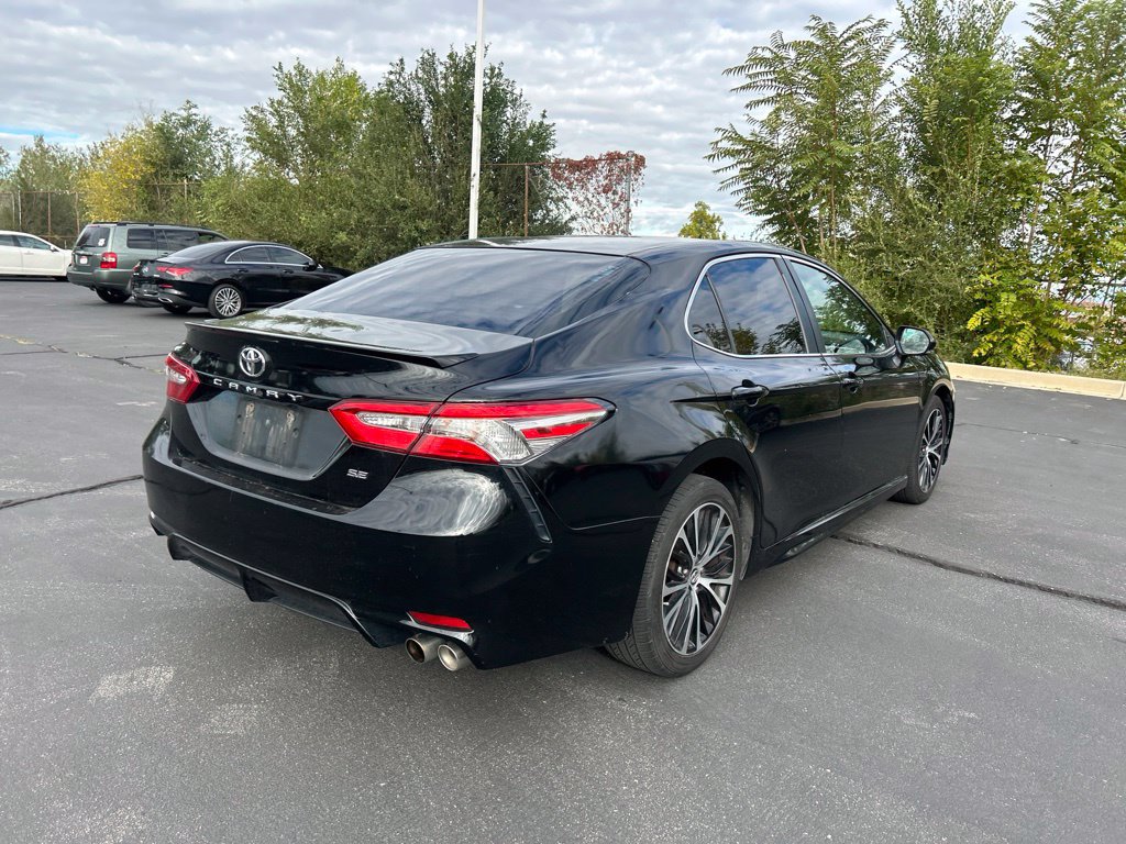 Used 2018 Toyota Camry SE w/ Convenience Package FWD image 6