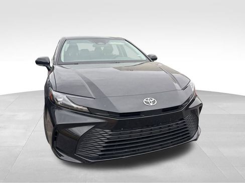 Used 2025 Toyota Camry LE image 7