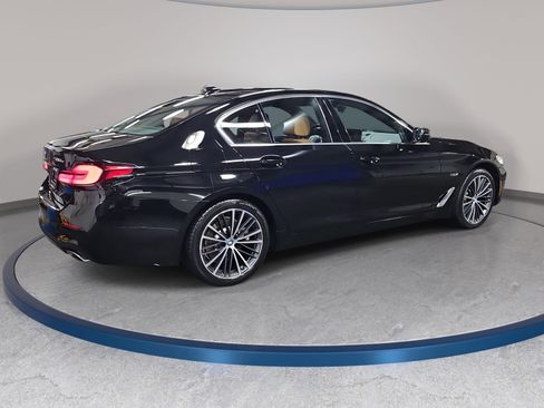 Used 2023 BMW 530e xDrive AWD/4WD image 5