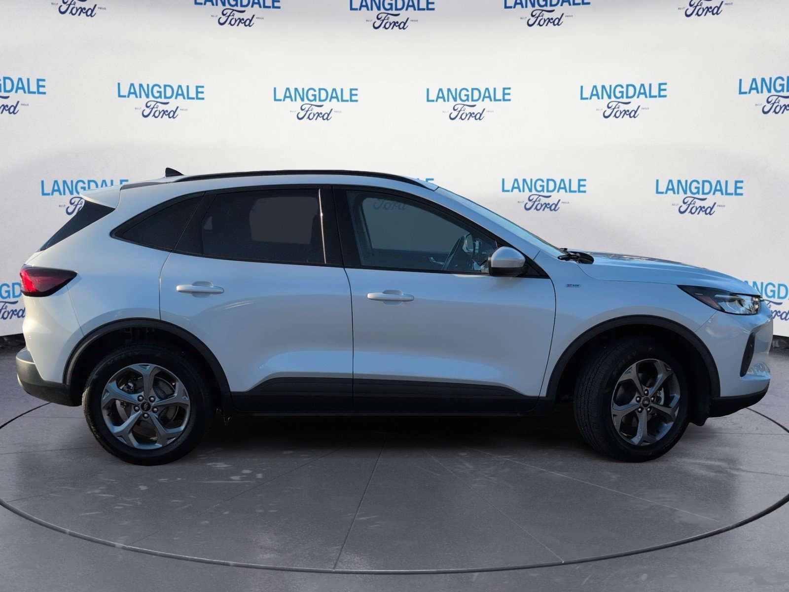 Used 2025 Ford Escape ST-Line Select AWD/4WD image 3