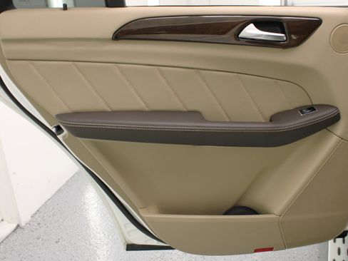 Used 2016 Mercedes-Benz GL 450 4MATIC w/ Premium I Package image 42