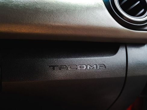 Used 2020 Toyota Tacoma SR5 image 17