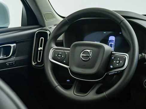 Certified 2025 Volvo XC40 B5 Core AWD/4WD image 13