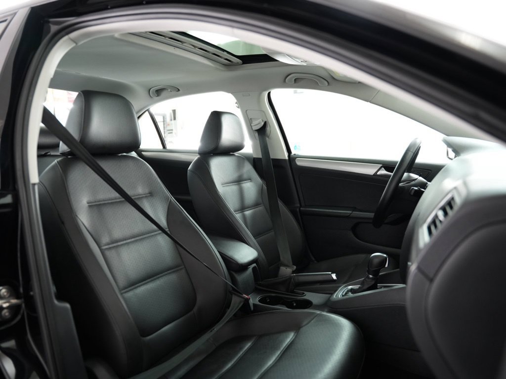 Used 2017 Volkswagen Jetta SE FWD image 48