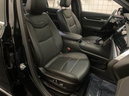 Used 2024 Cadillac XT6 Premium Luxury w/ LPO, Floor Liner Package FWD image 23
