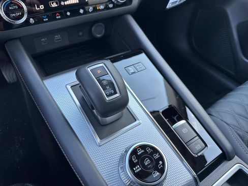 New 2025 Mitsubishi Outlander 4WD Plug-In Hybrid image 26