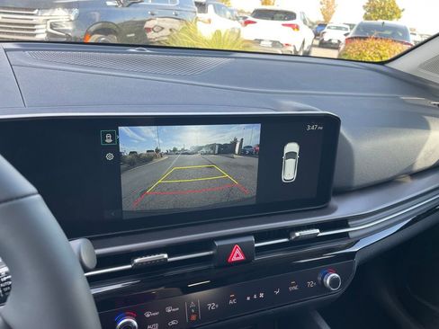 New 2026 Kia Sportage EX w/ EX Panorama Roof Package image 17