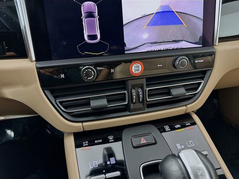 Certified 2023 Porsche Macan w/ Premium Package Plus AWD/4WD image 15