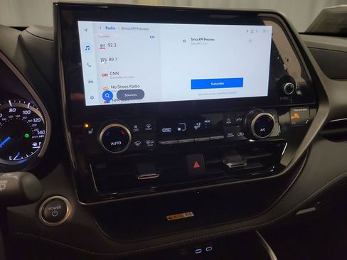 Used 2025 Toyota Highlander XLE image 14