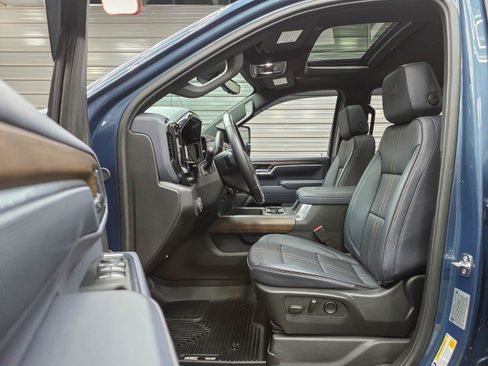 Used 2025 Chevrolet Silverado 2500 High Country w/ High Country Premium Package AWD/4WD image 19