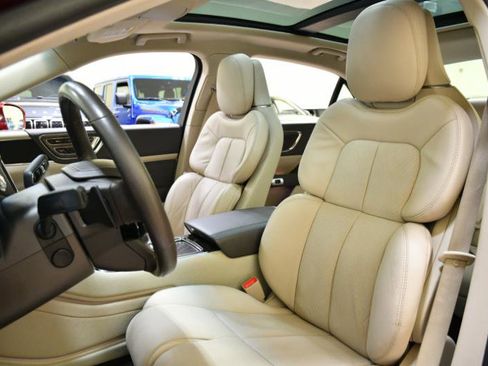 Used 2019 Lincoln Continental Select w/ Continental Climate Package image 21