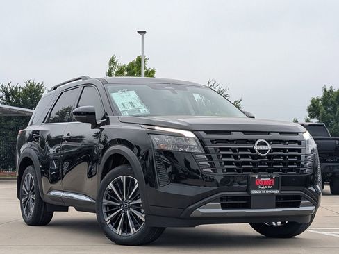 New 2026 Nissan Pathfinder Platinum FWD image 3