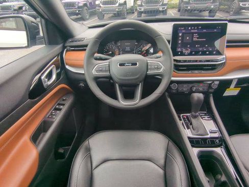 Certified 2025 Jeep Compass Limited AWD/4WD image 18