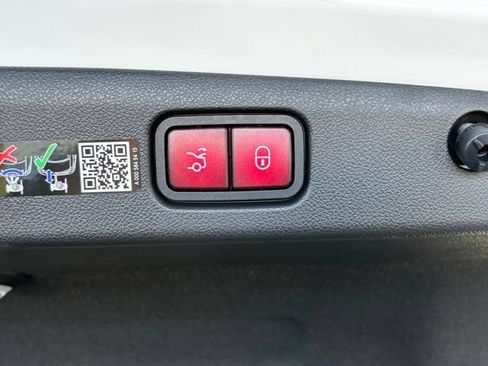 Used 2026 Mercedes-Benz E 350 4MATIC Sedan image 24