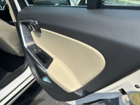 Used 2017 Volvo V60 T5 Premier w/ Convenience Package FWD image 27