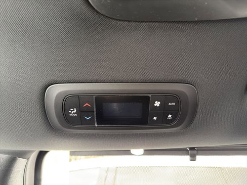 New 2026 Chrysler Pacifica Select AWD/4WD image 22
