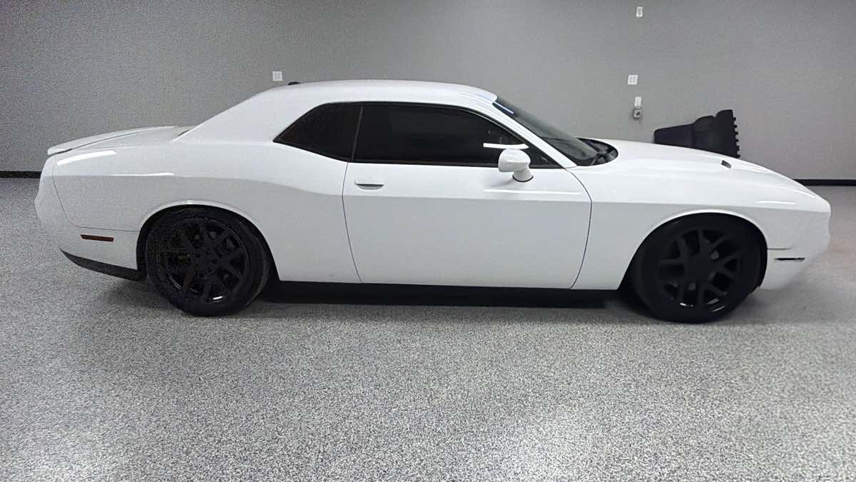 Used 2017 Dodge Challenger R/T RWD image 2