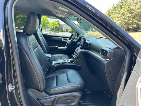 Used 2023 Ford Explorer XLT RWD image 46