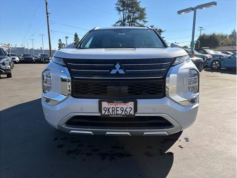 Used 2023 Mitsubishi Outlander SEL image 2