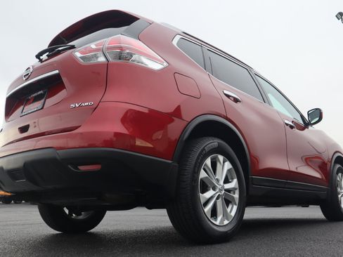 Used 2015 Nissan Rogue SV w/ SV Moonroof Package image 18
