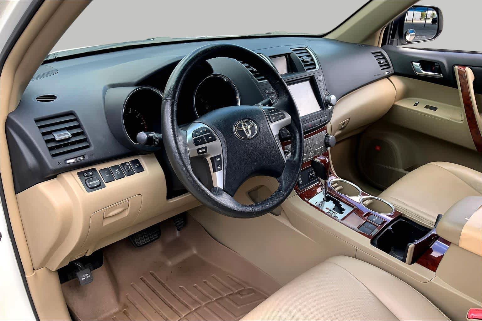 Used 2012 Toyota Highlander Limited w/ Tow Pkg FWD image 18