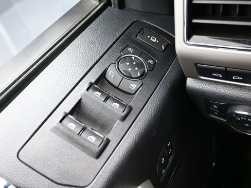 Used 2022 Ford F250 Lariat w/ Tremor Off-Road Package AWD/4WD image 25