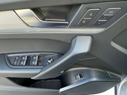 Used 2025 Audi Q5 2.0T Premium image 11