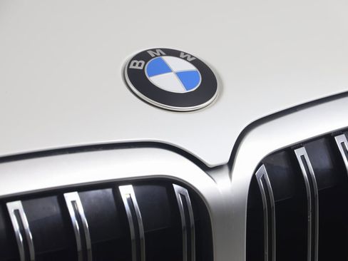 Used 2023 BMW X7 xDrive40i w/ Premium Package image 19