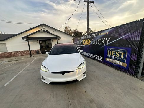 Used 2018 Tesla Model X 75D AWD/4WD image 18