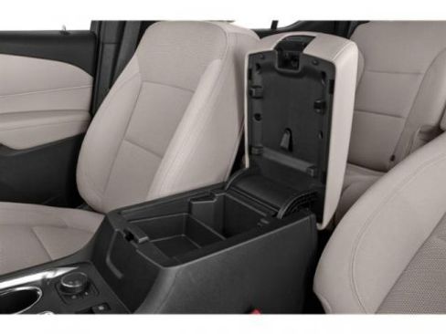 Used 2022 Chevrolet Traverse LT FWD image 17
