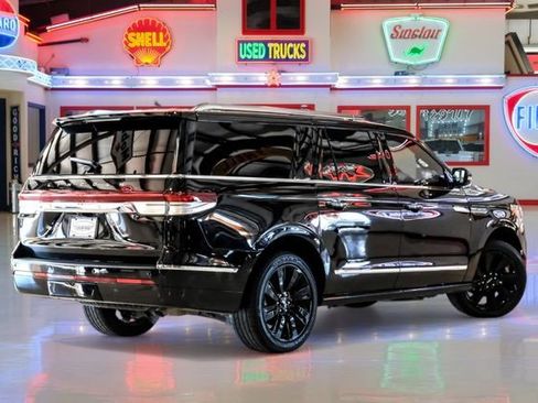 Used 2022 Lincoln Navigator L Reserve image 3